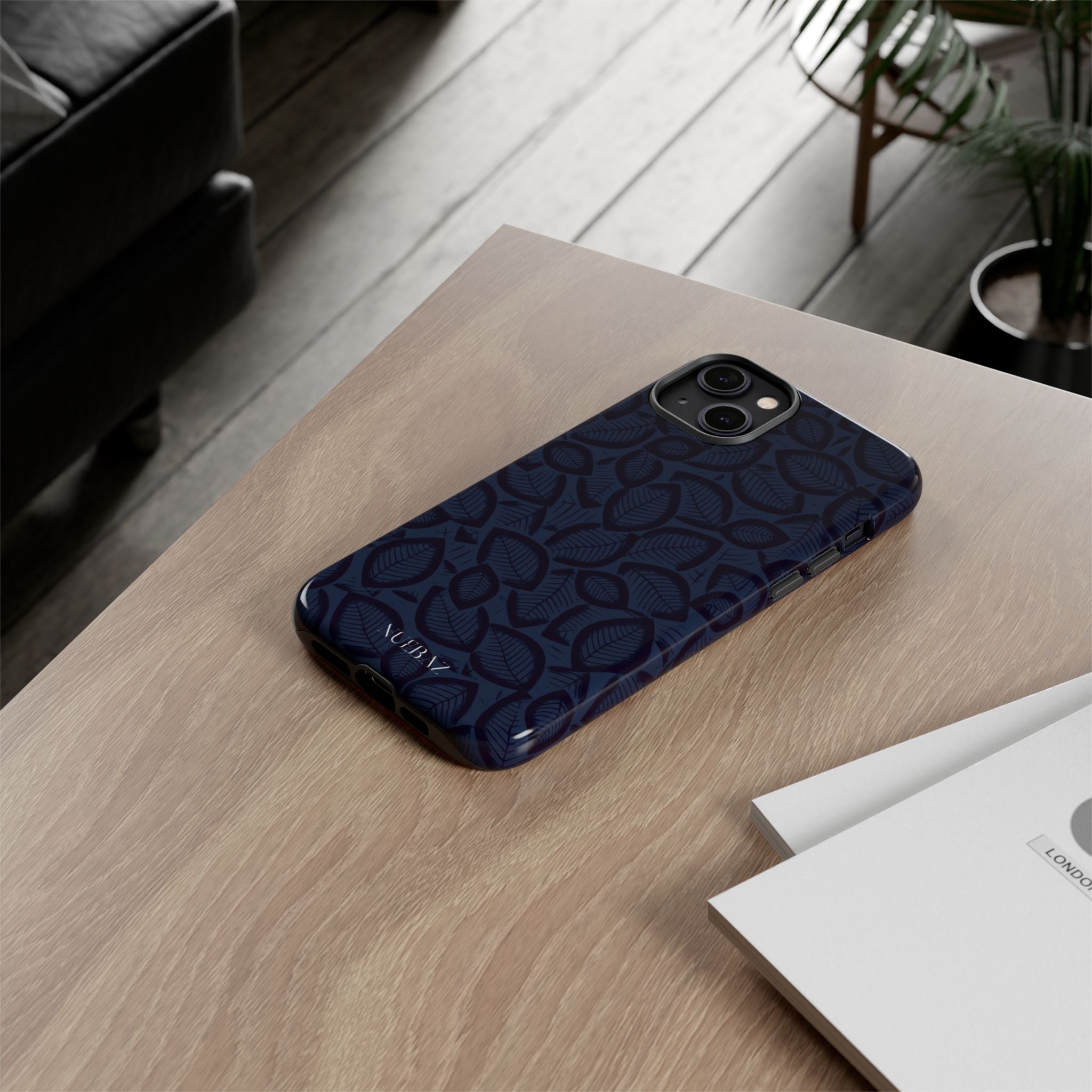 Elegant Leaf Design Phone Case