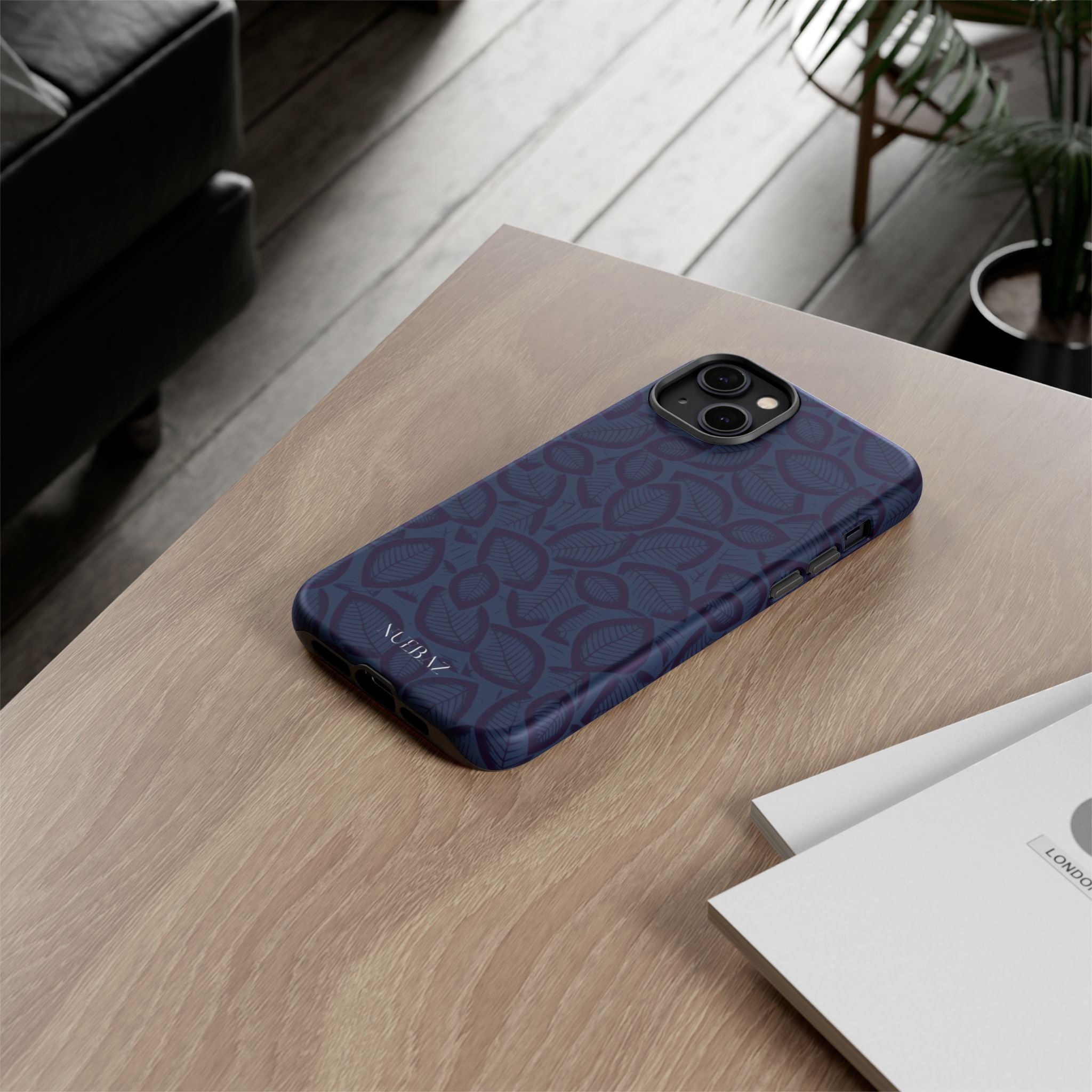 Elegant Leaf Design Phone Case