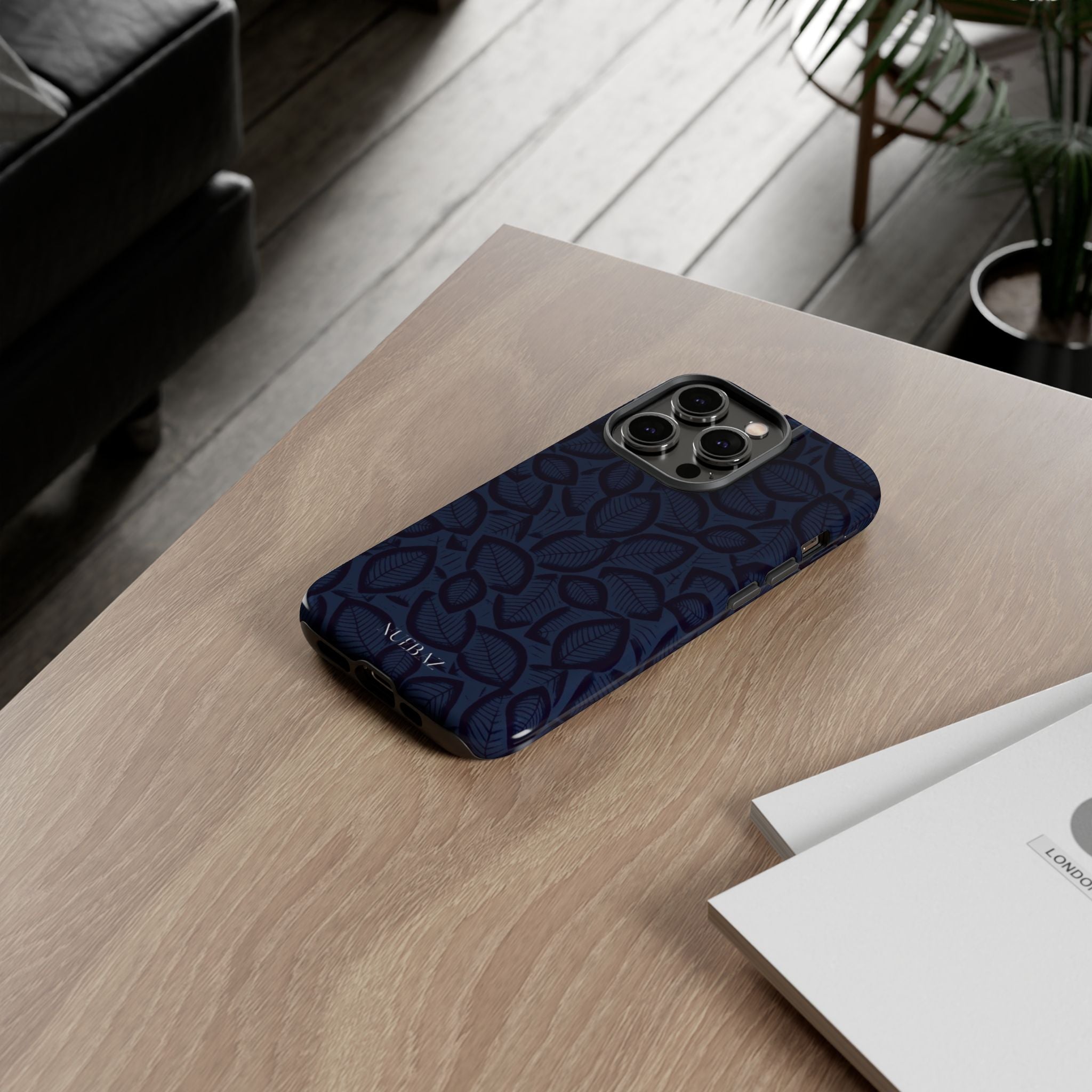 Elegant Leaf Design Phone Case